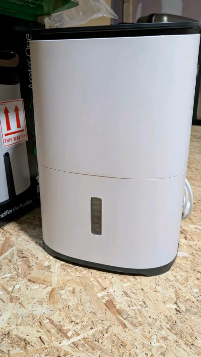 Meaco 12 litre Dehumidifier - Image 1