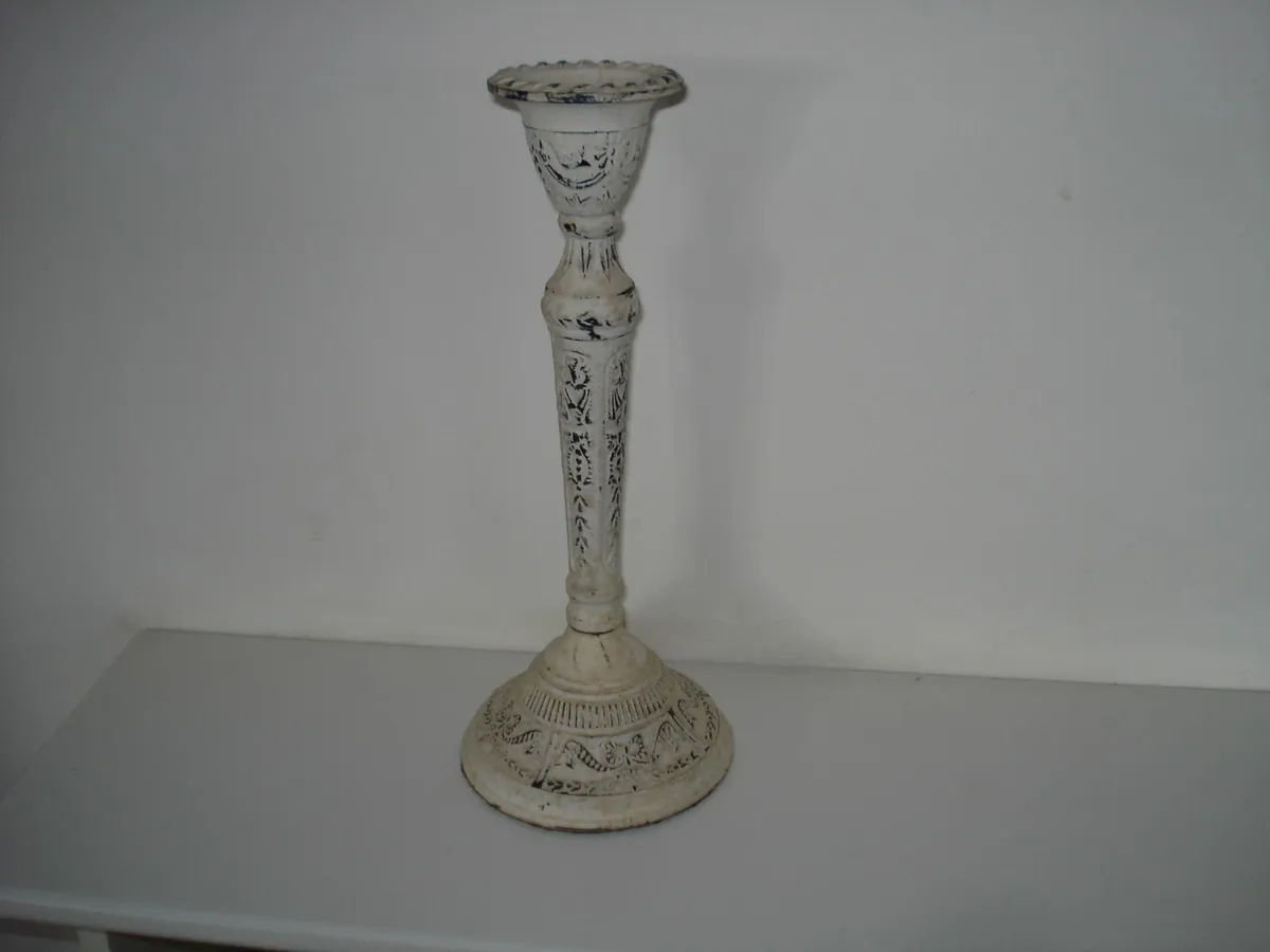 4 WHITE METAL CANDLE STICK HOLDERS. - Image 2