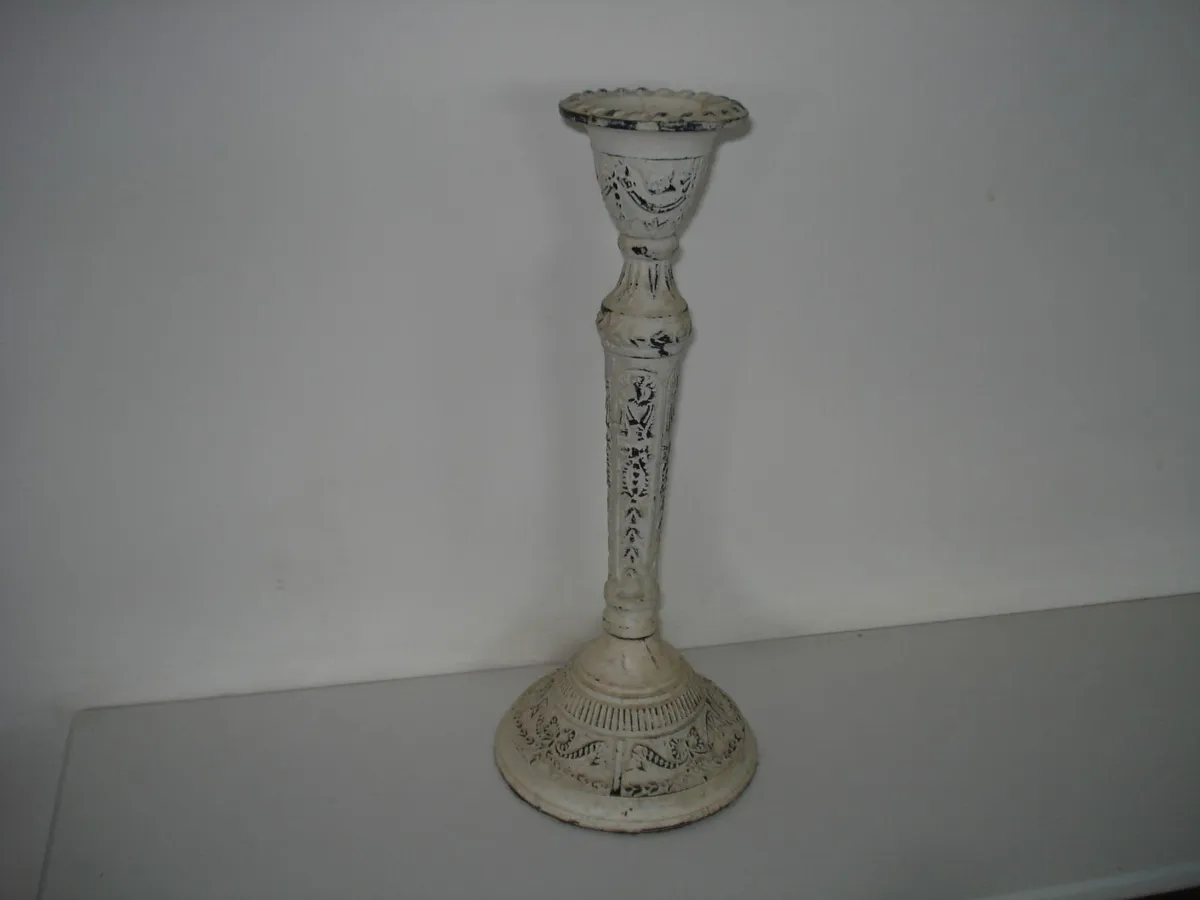 4 WHITE METAL CANDLE STICK HOLDERS. - Image 3