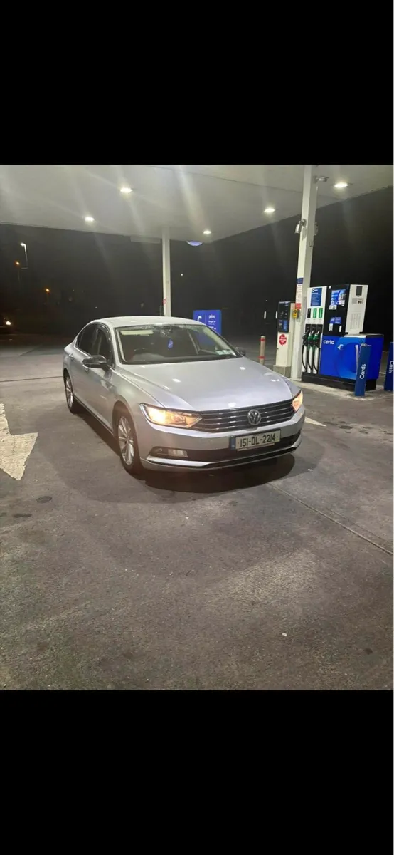 2015 Volkswagen Passat - Image 1