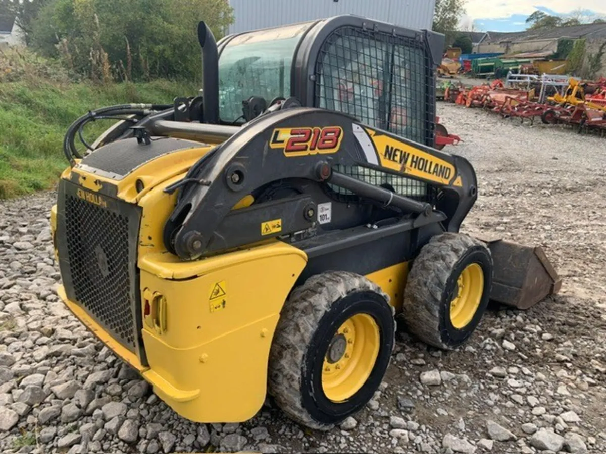 NEW HOLLAND L218 SKIDSTEER, 2017 - Image 3