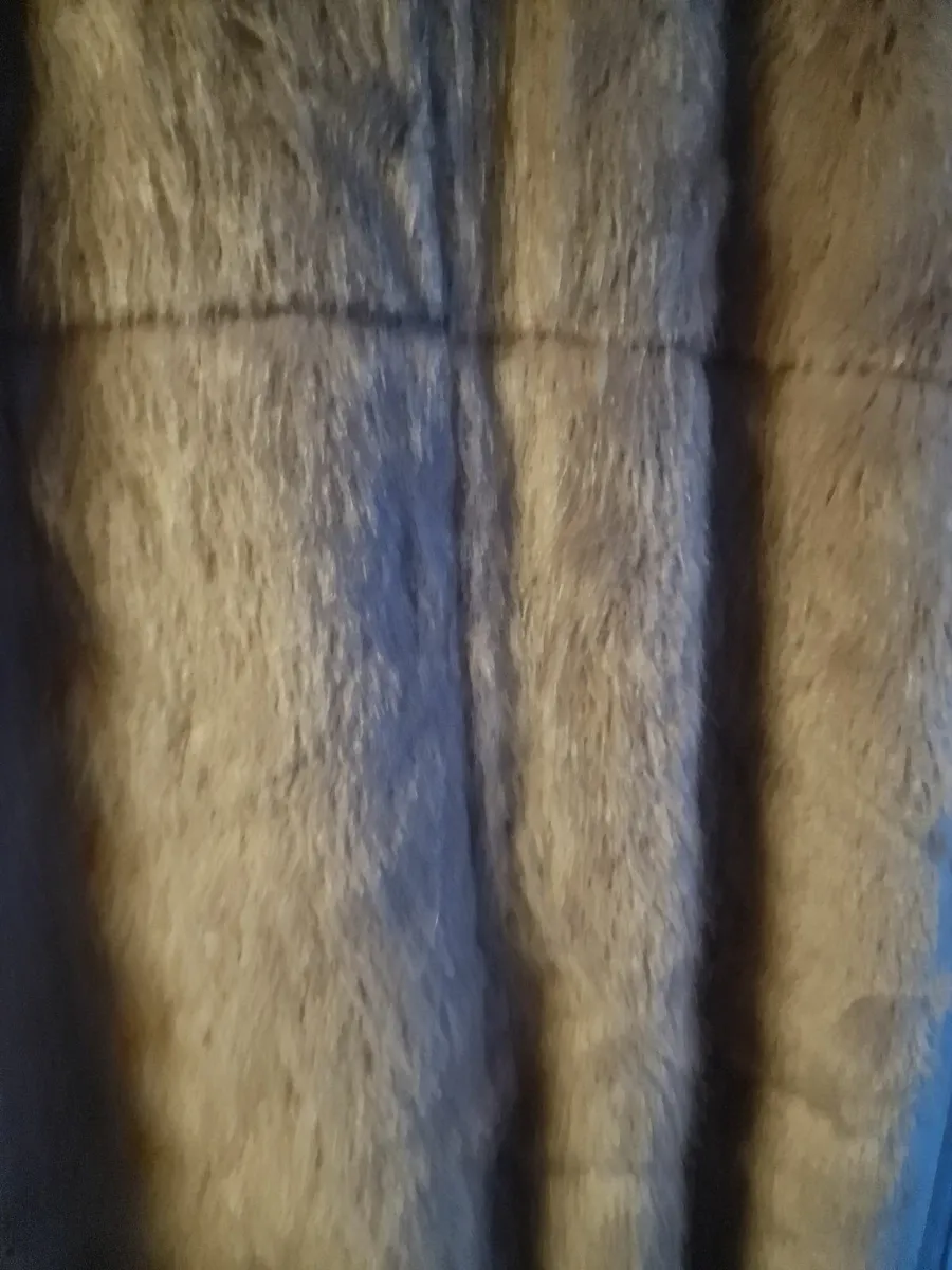 Ladies fur coat . - Image 3