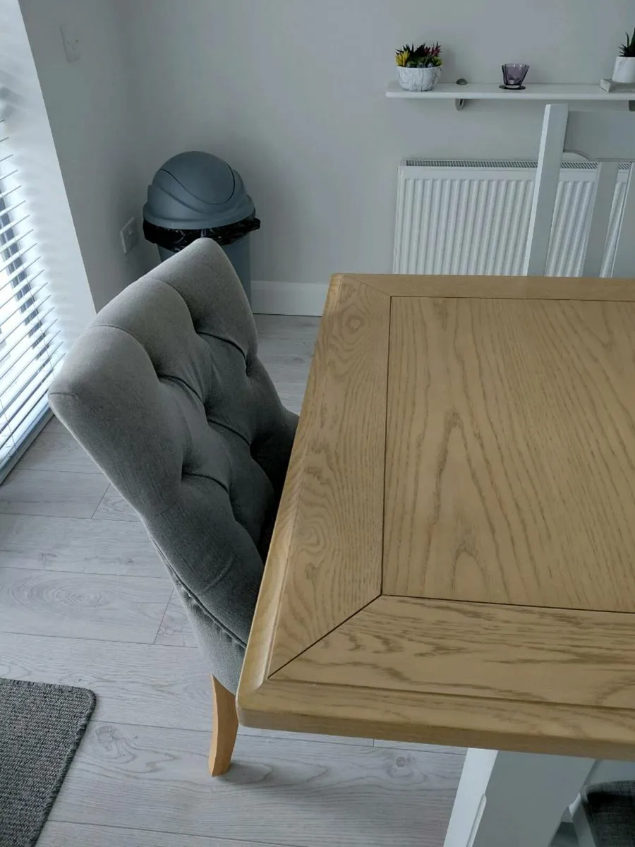 Dining table and chairs - Image 1