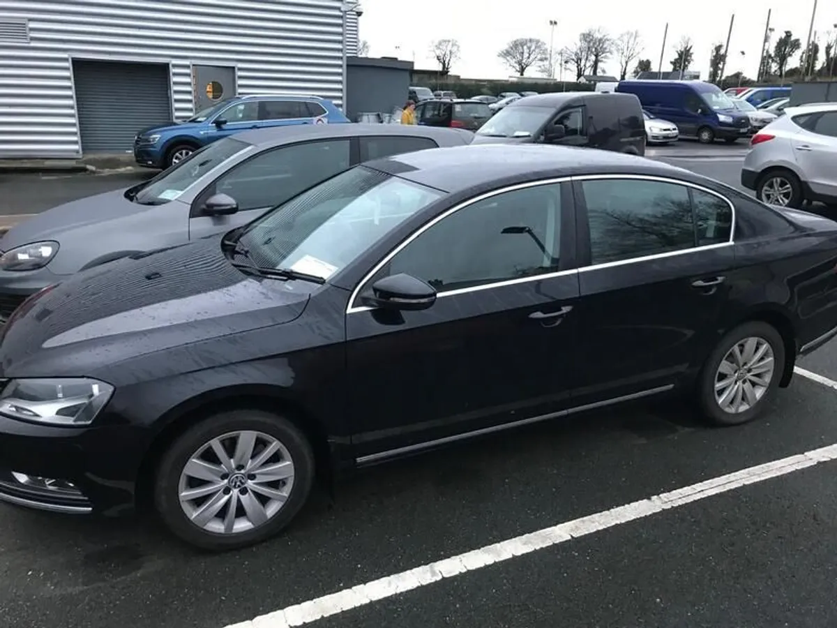 2014 Volkswagen Passat - Image 2