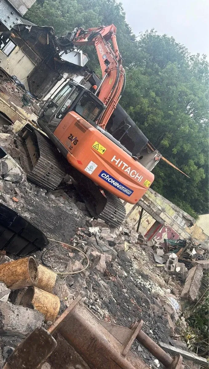 Man with a digger available - Image 2