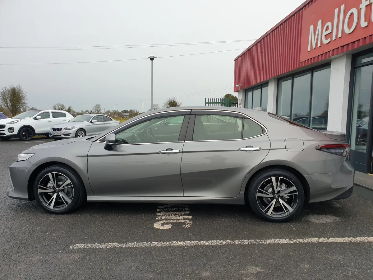 TOYOTA CAMRY 2.5 HYBRID**UPGRADED ALLOYS** - Image 3