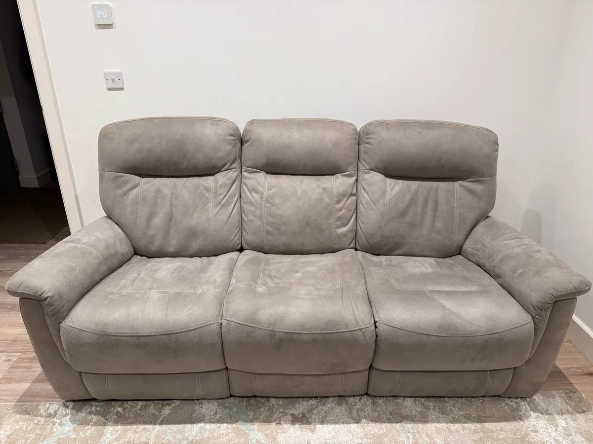 3 seater sofa power recliner DFS. - Image 1