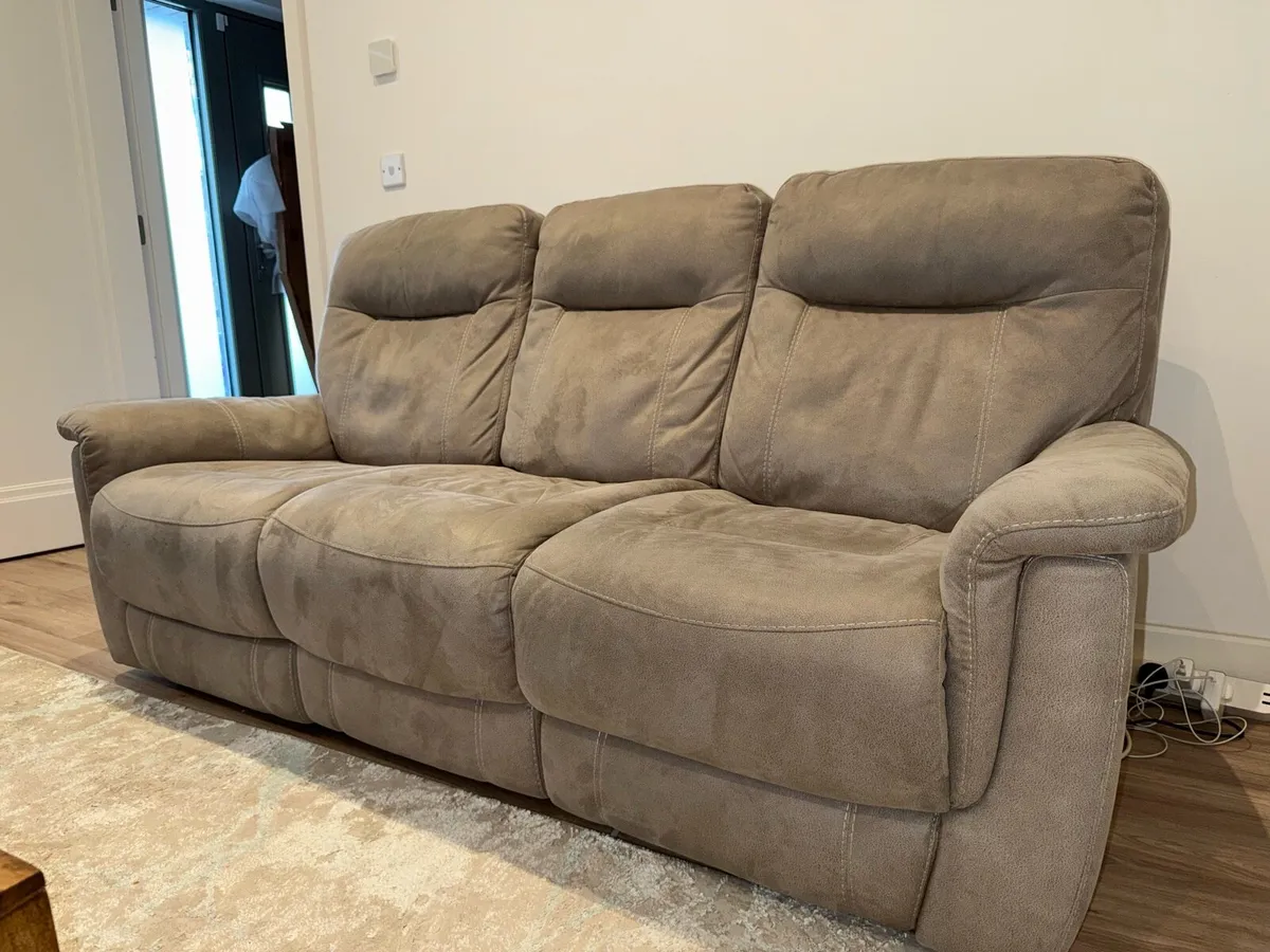 3 seater sofa power recliner DFS. - Image 2