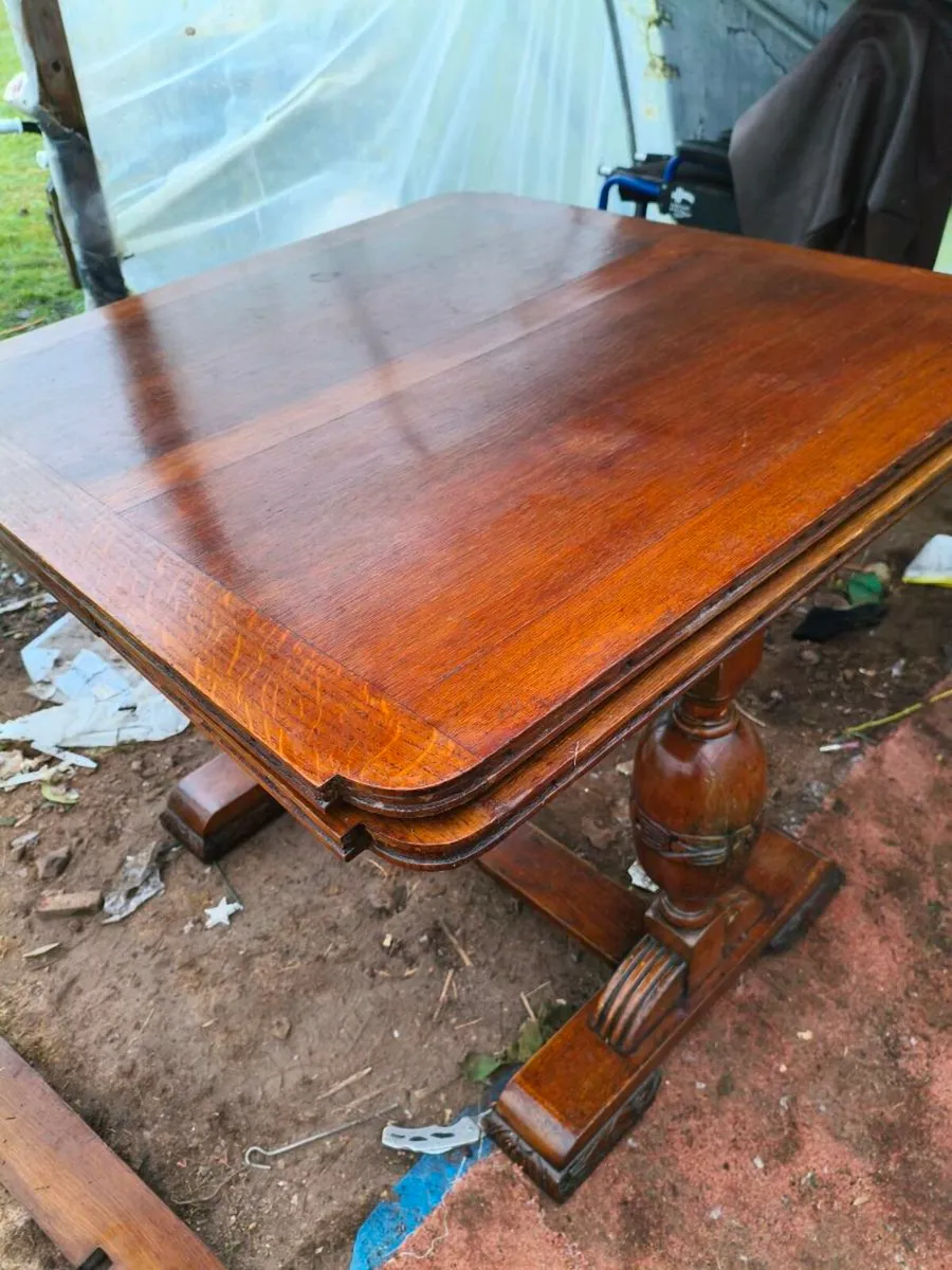 Mahogany table extendable,needs bit work - Image 2
