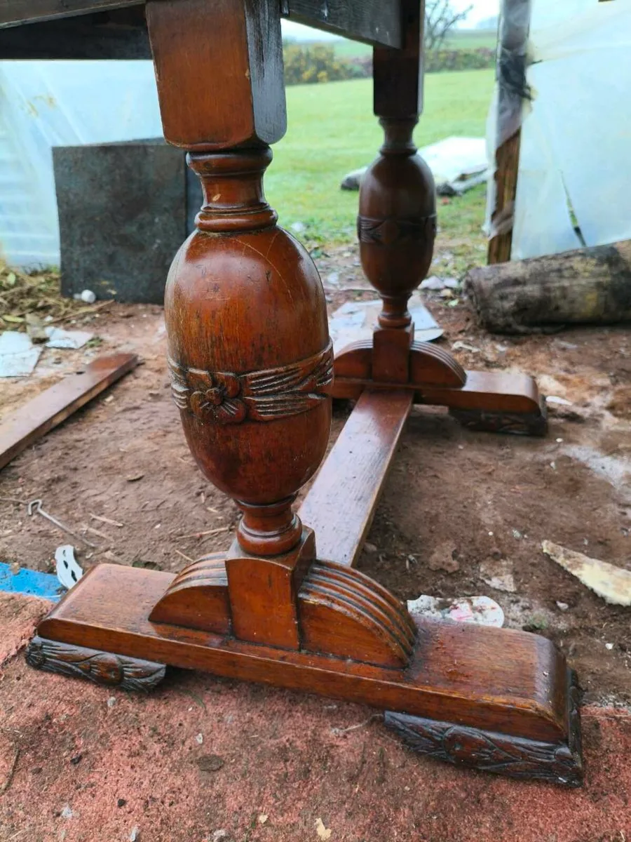 Mahogany table extendable,needs bit work - Image 3