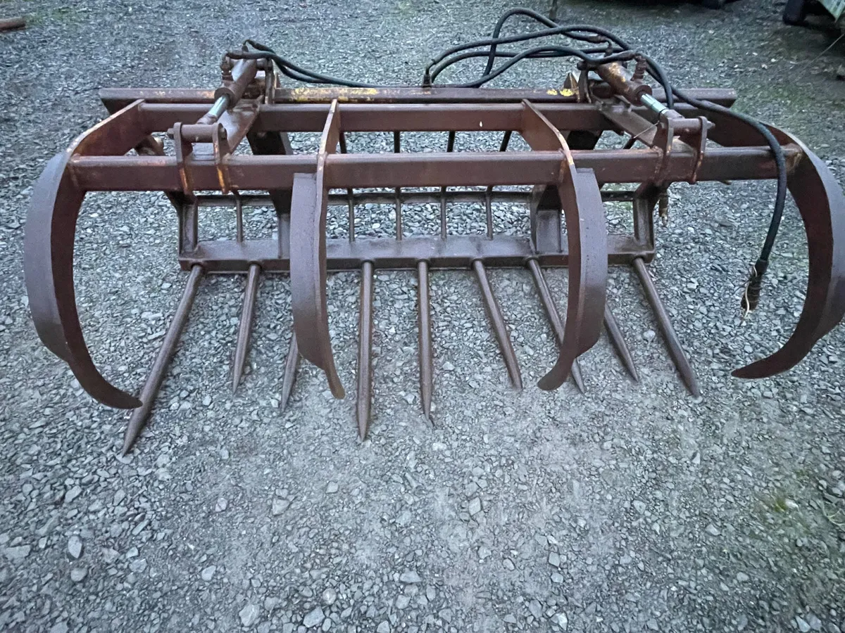 Dung grab 7ft - Image 1