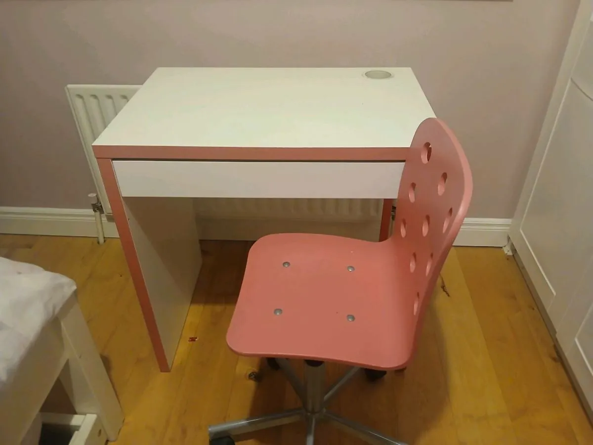 Desk with swivel chair - Image 2