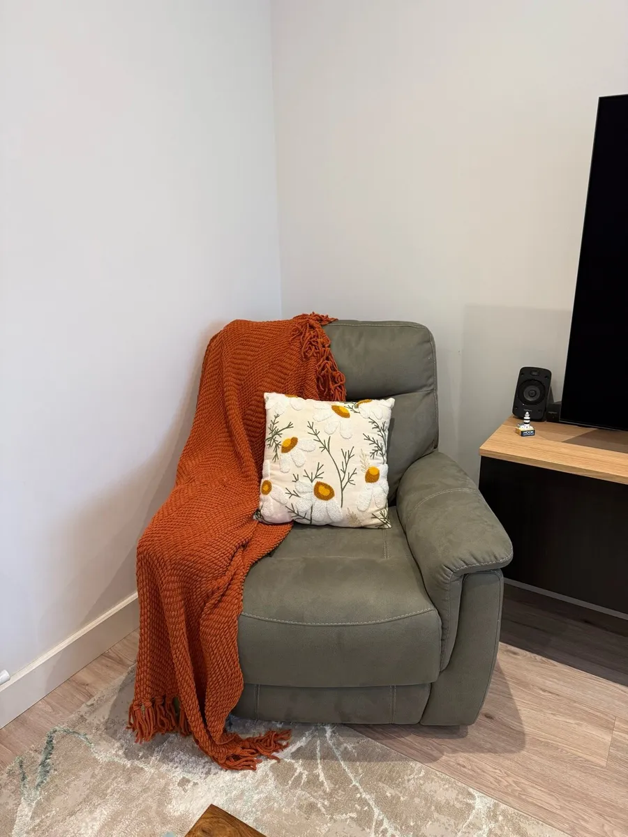 Armchair power recliner DFS. - Image 1