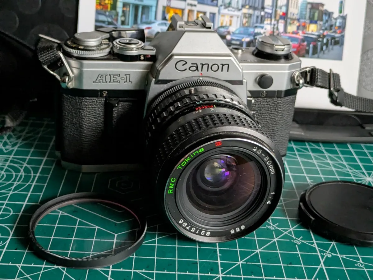 🎞️ Canon AE-1 film SLR camera +25-50/4  zoom lens - Image 1