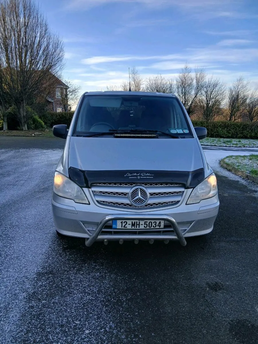 Crew cab van - Image 1