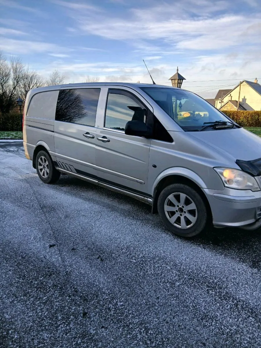 Crew cab van - Image 2