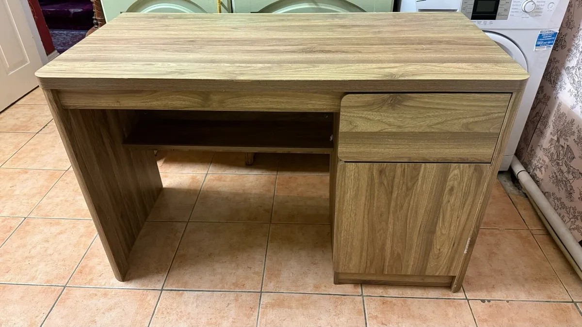 Office desk - Image 1