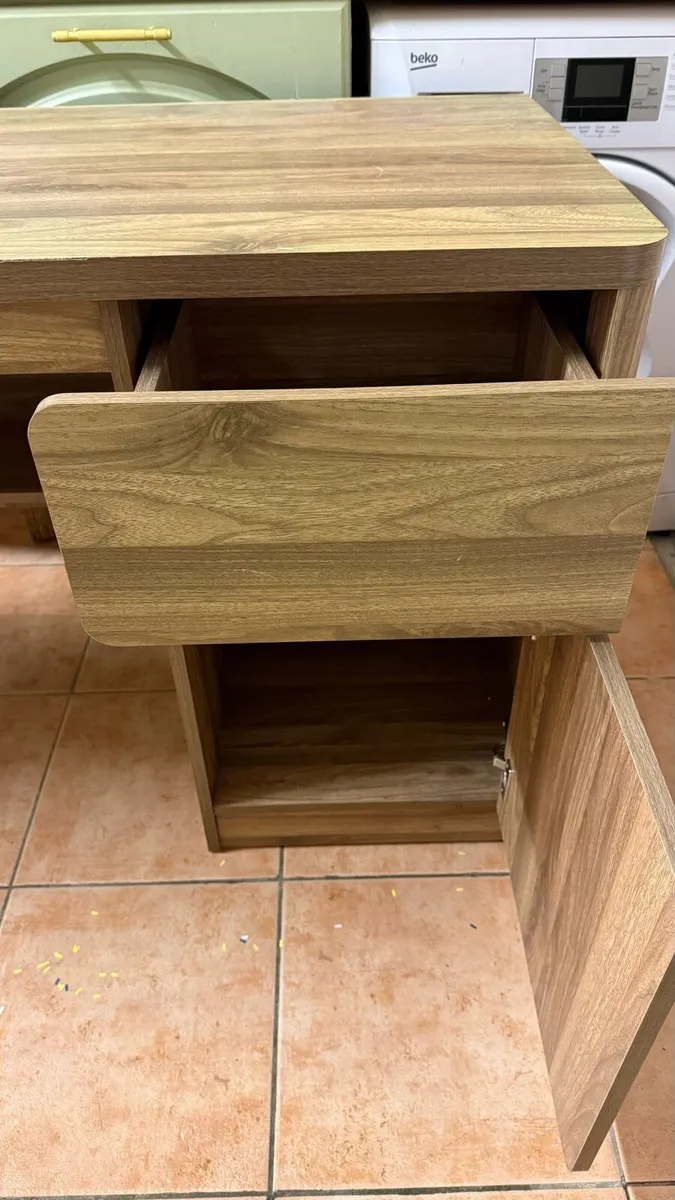 Office desk - Image 2