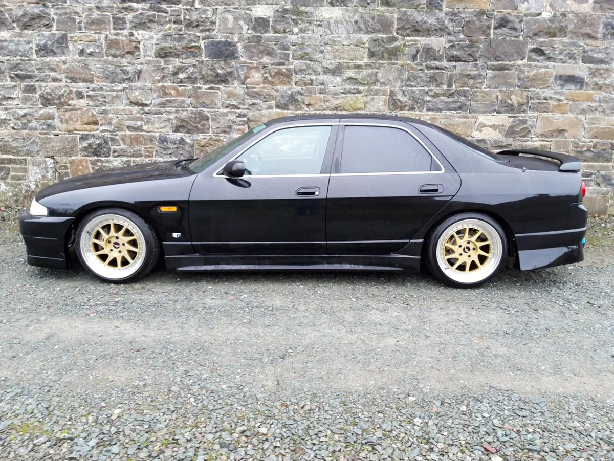 Nissan skyline - Image 1