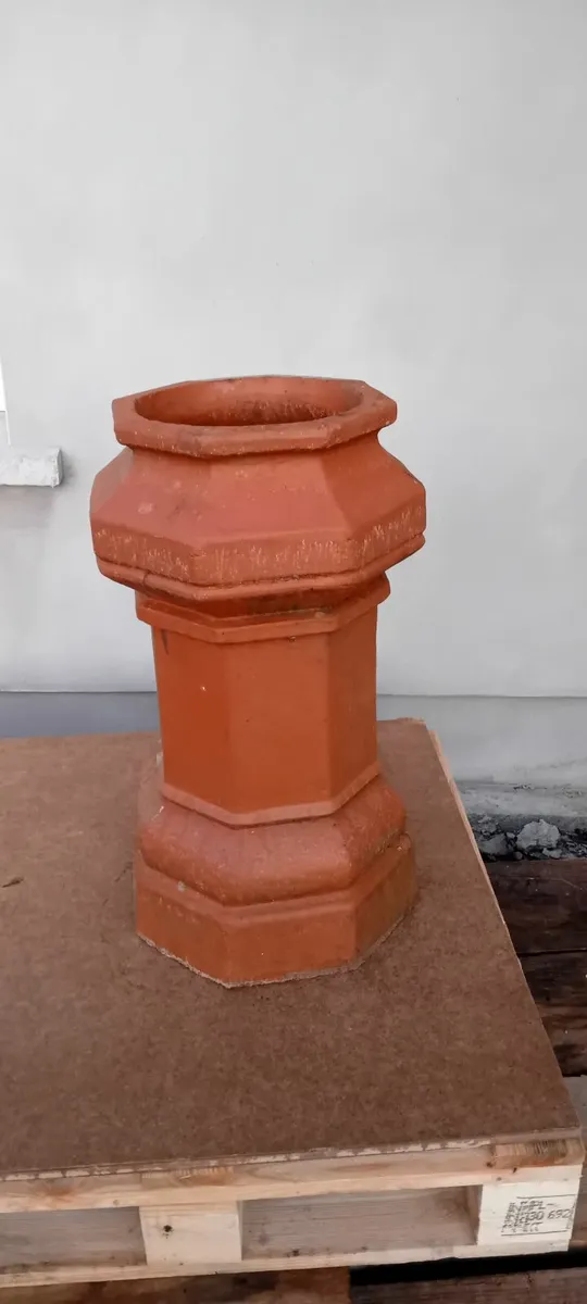 Octagon Terracotta Chimney Pot 600mm - Image 2