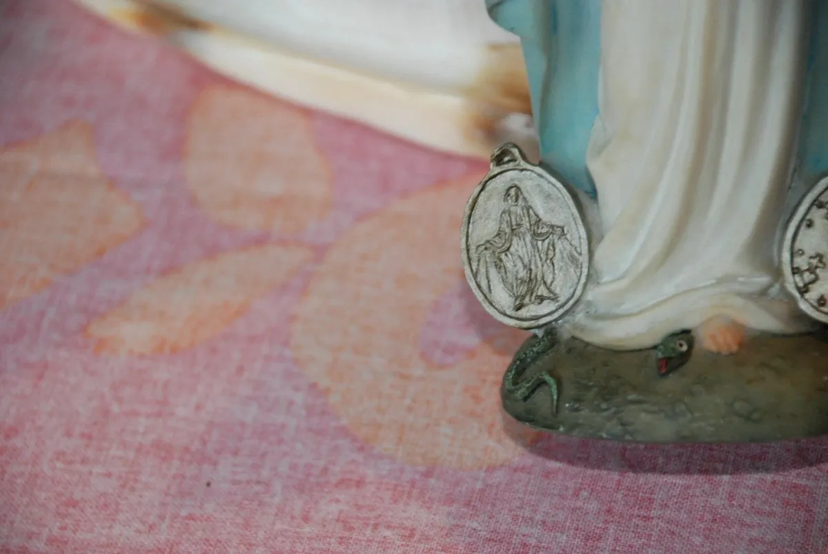 Our Lady of Grace (Miraculous) Statue Florentine - Image 3