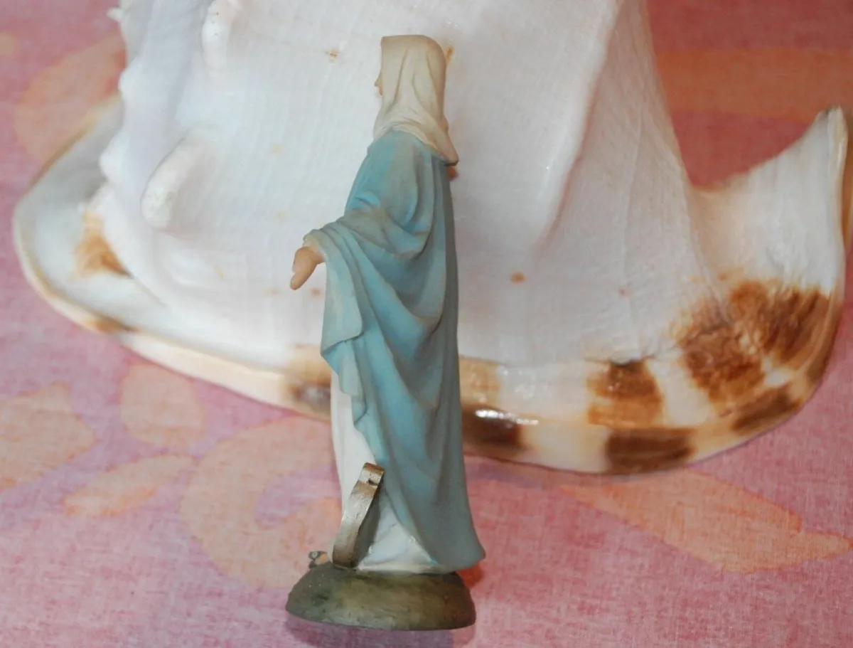 Our Lady of Grace (Miraculous) Statue Florentine - Image 4