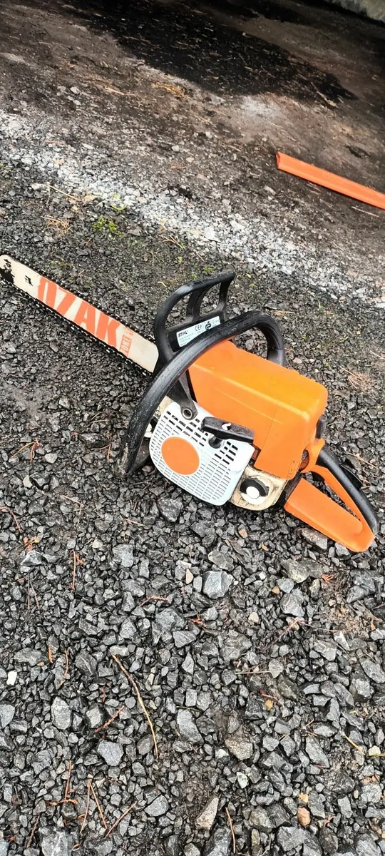 Stihl MS 250 chainsaw - Image 4