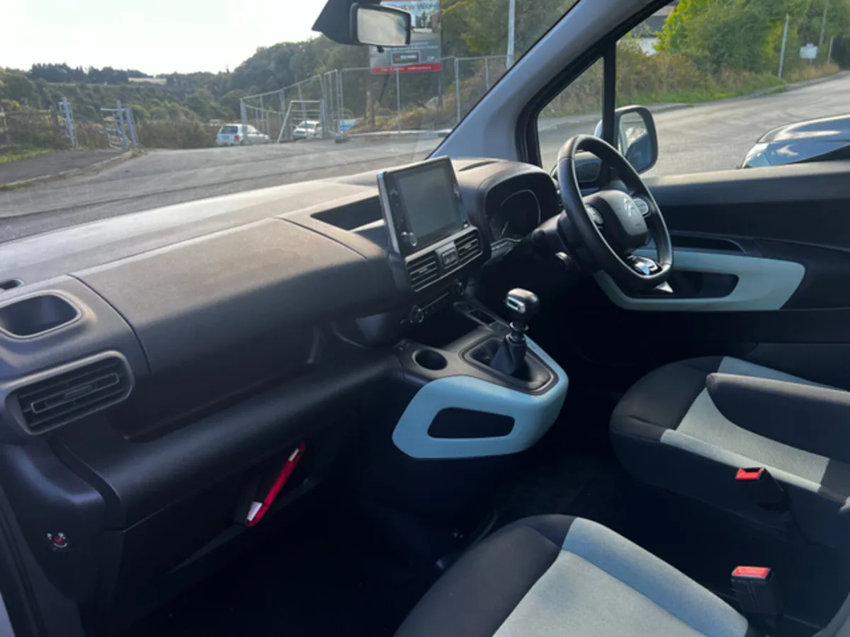 Peugeot Rifter 7 Seat 1.2 Puretech 110bhp X Long - Image 4