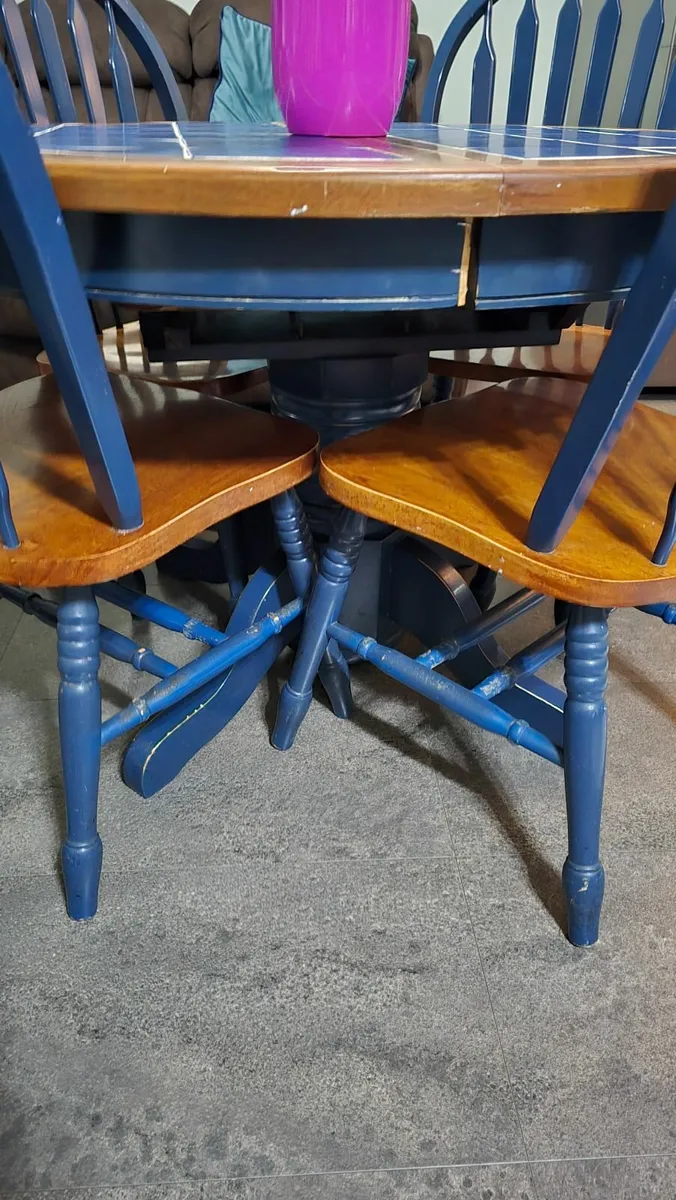 Solid wood table +4 chairs - Image 3
