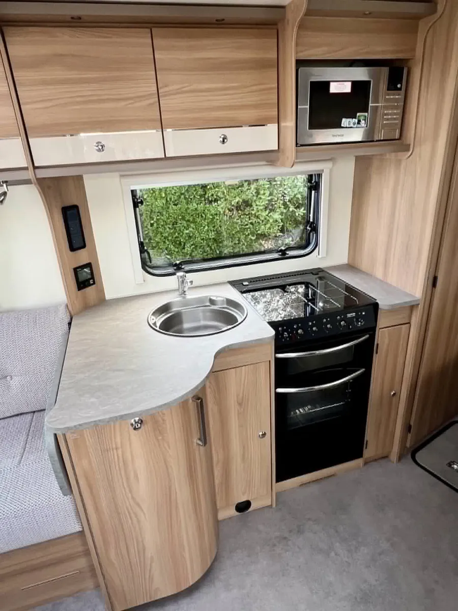 2018 BAILEY PEGASUS GT70 VERONA 4/5 BERTH - Image 3
