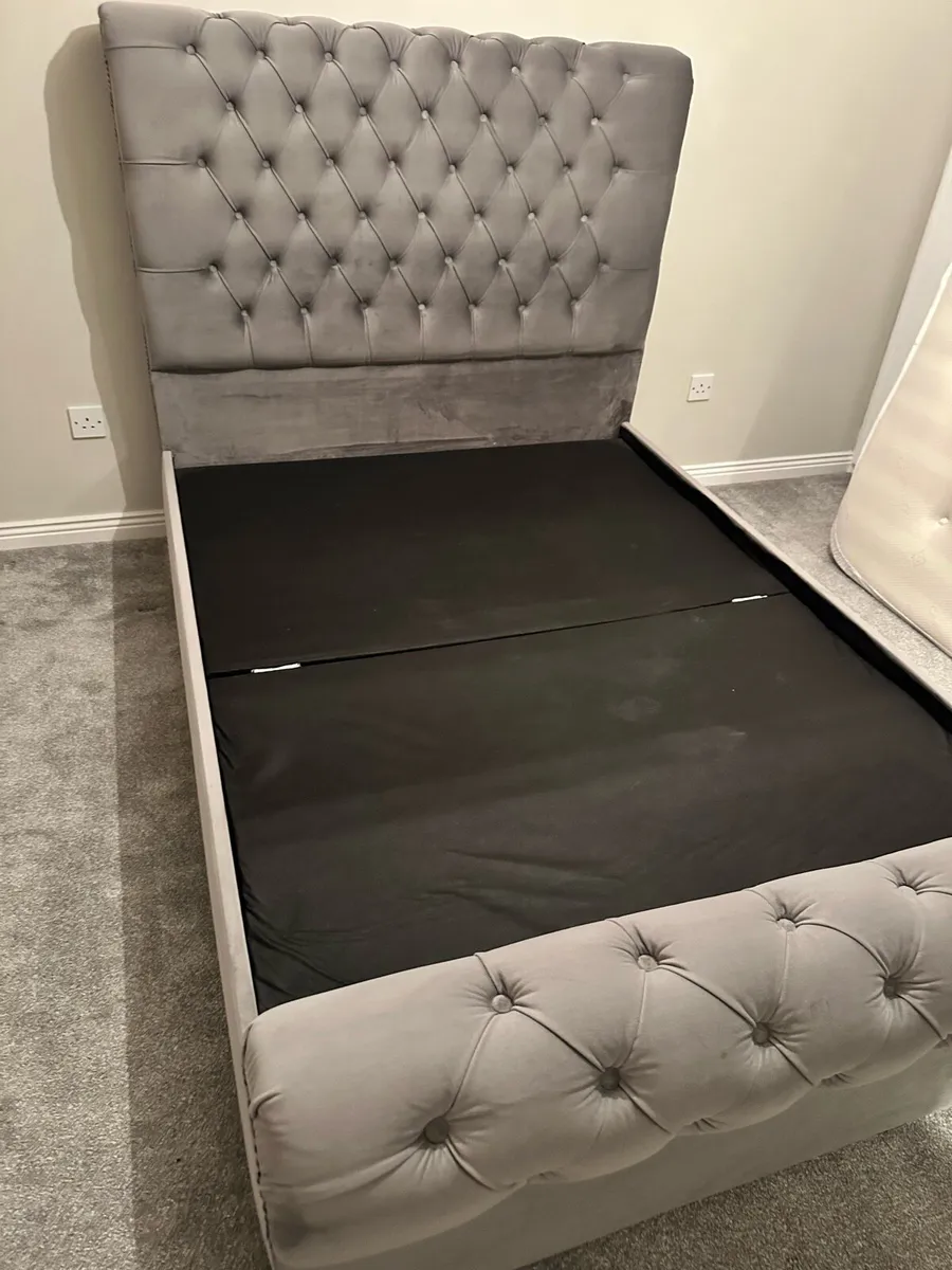 Grey Velvet Chesterfield sleigh bed (double 4ft6”) - Image 1