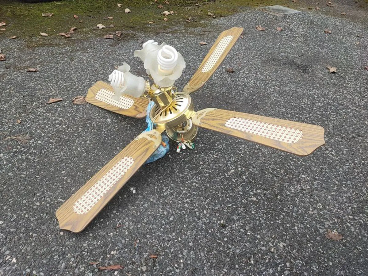 Chandelier with fan - Image 1