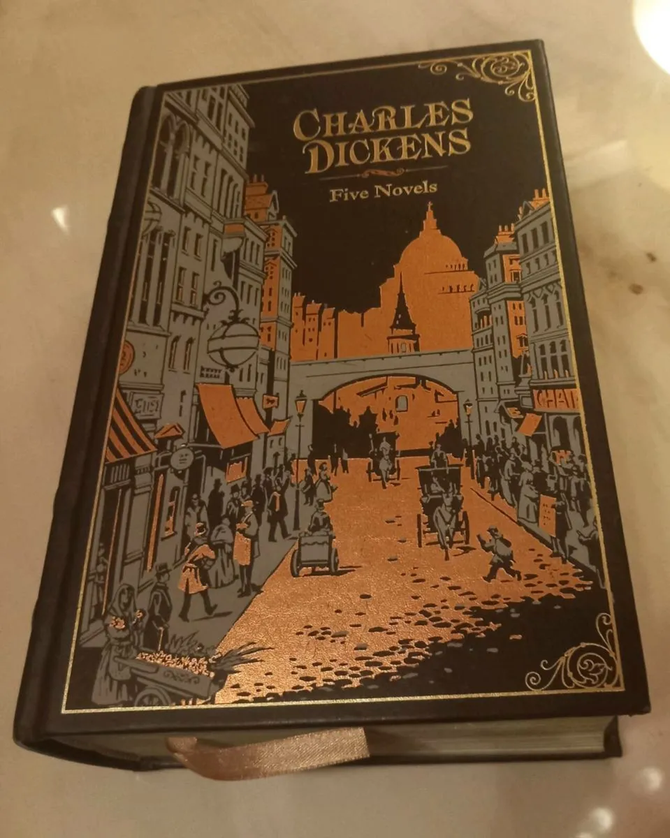 Hardback Dickens 5 novels, D18, post 6e, as new - Image 1