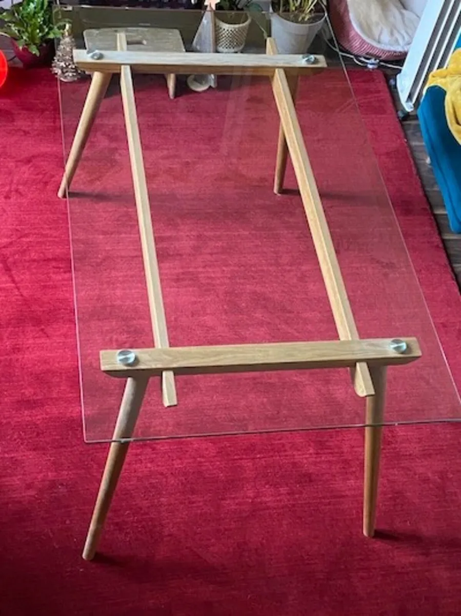 Elegant modern dining table - Image 1