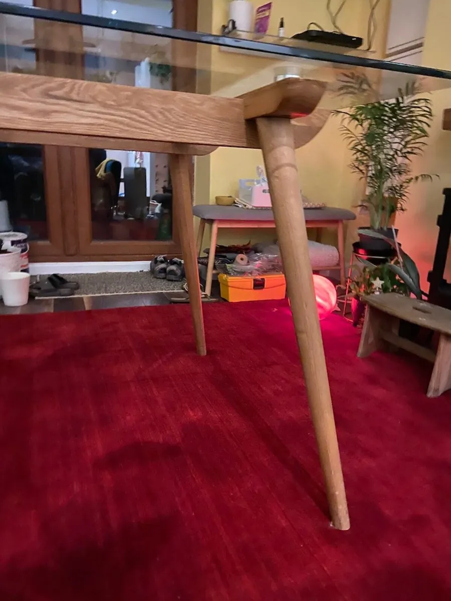 Elegant modern dining table - Image 2