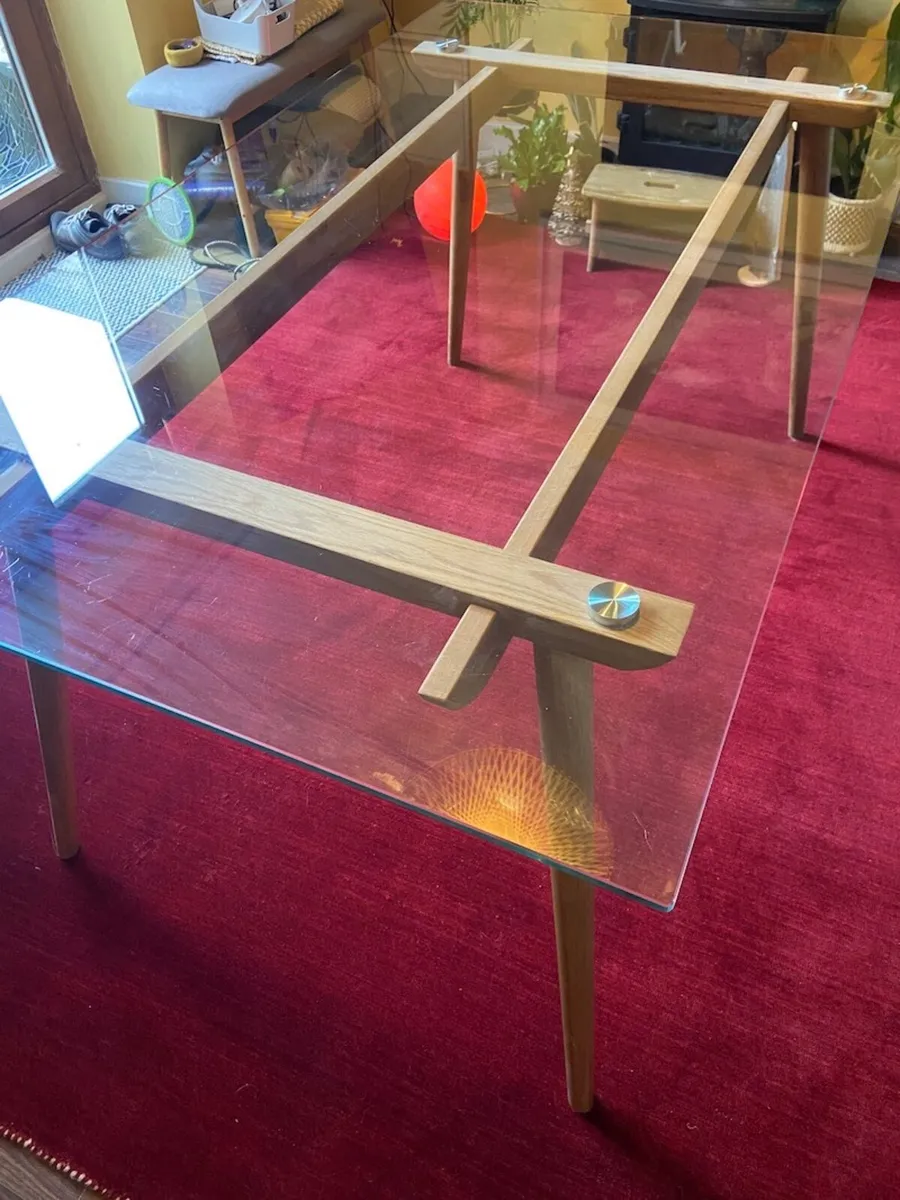 Elegant modern dining table - Image 3