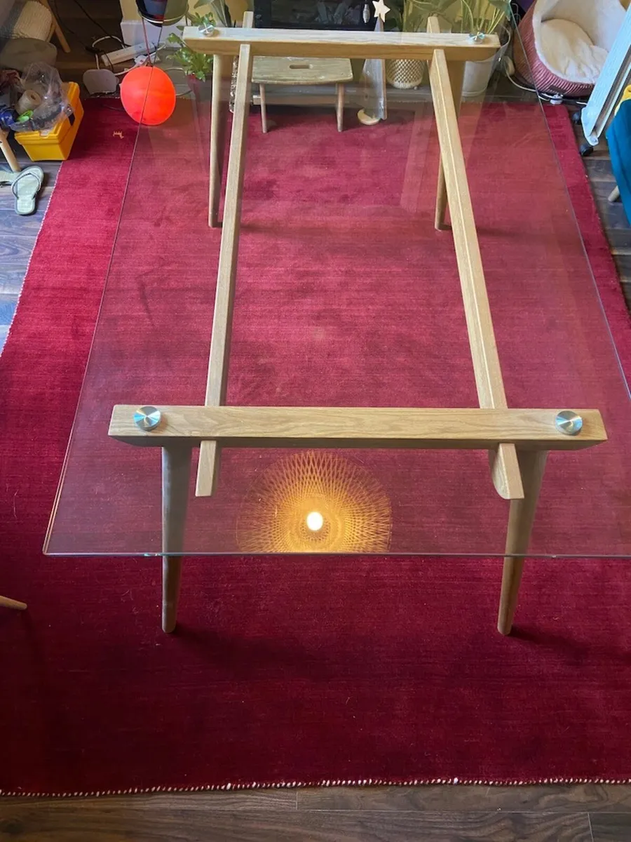 Elegant modern dining table - Image 4