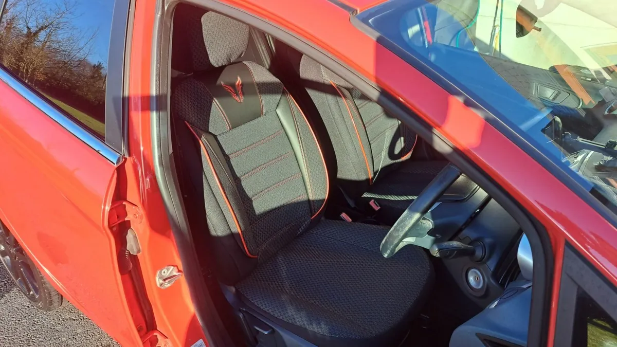 Ford Fiesta 1.25 ZETEC 5DR (2010) - Image 4