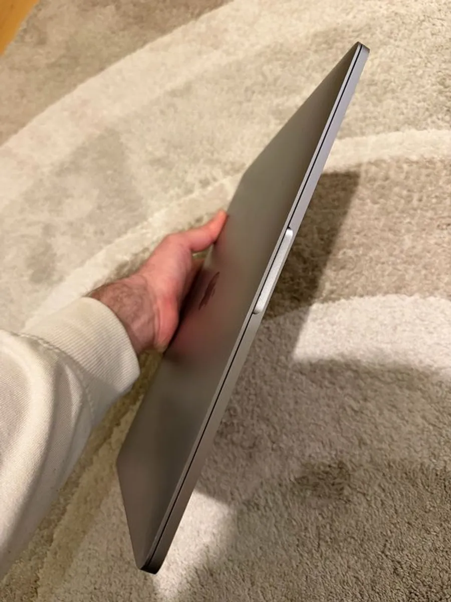 Mac Book Pro Touchbar 13.3" - Image 4