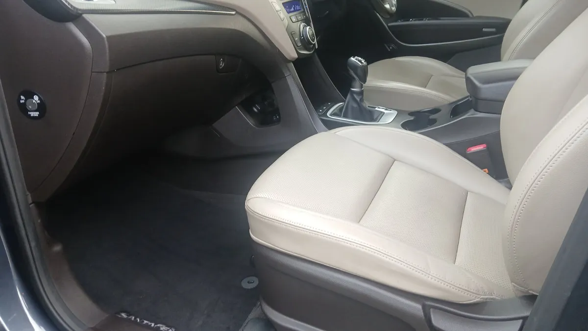 Hyundai Santa Fe 2018 *EXECUTIVE* 2.2 D 7 SEATS - Image 4