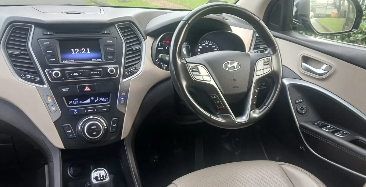 Hyundai Santa Fe 2018 *EXECUTIVE* 2.2 D 7 SEATS - Image 2