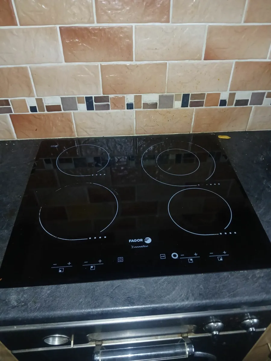 Oven and hob - Image 3