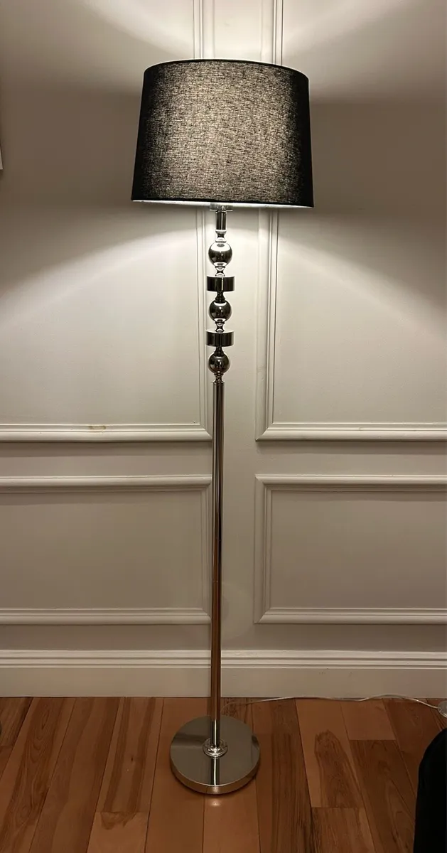 Floor lamp with shade - Image 2