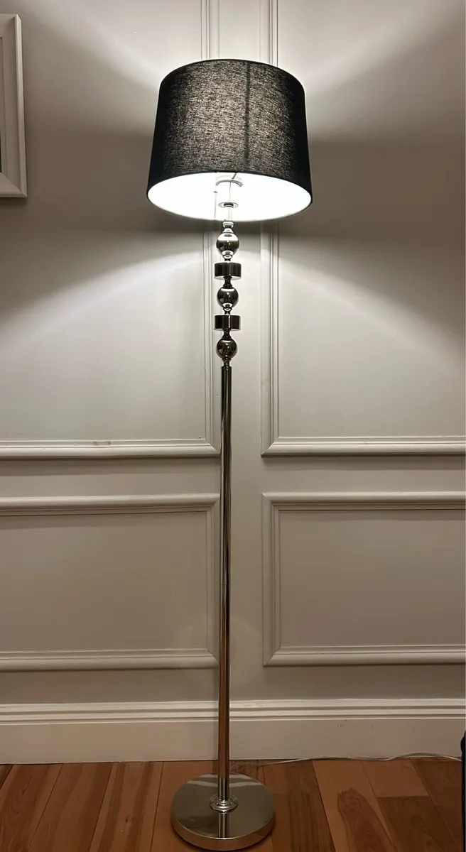 Floor lamp with shade - Image 3