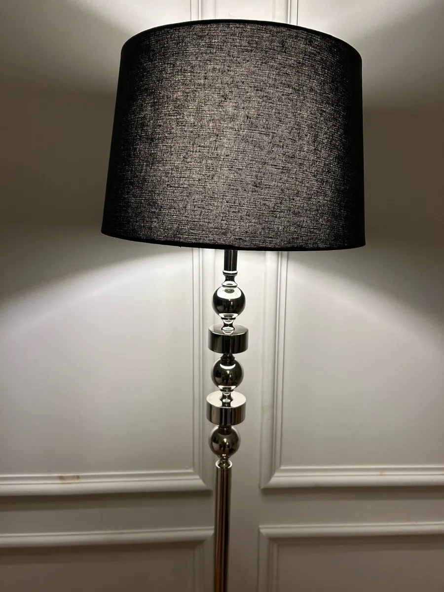 Floor lamp with shade - Image 1