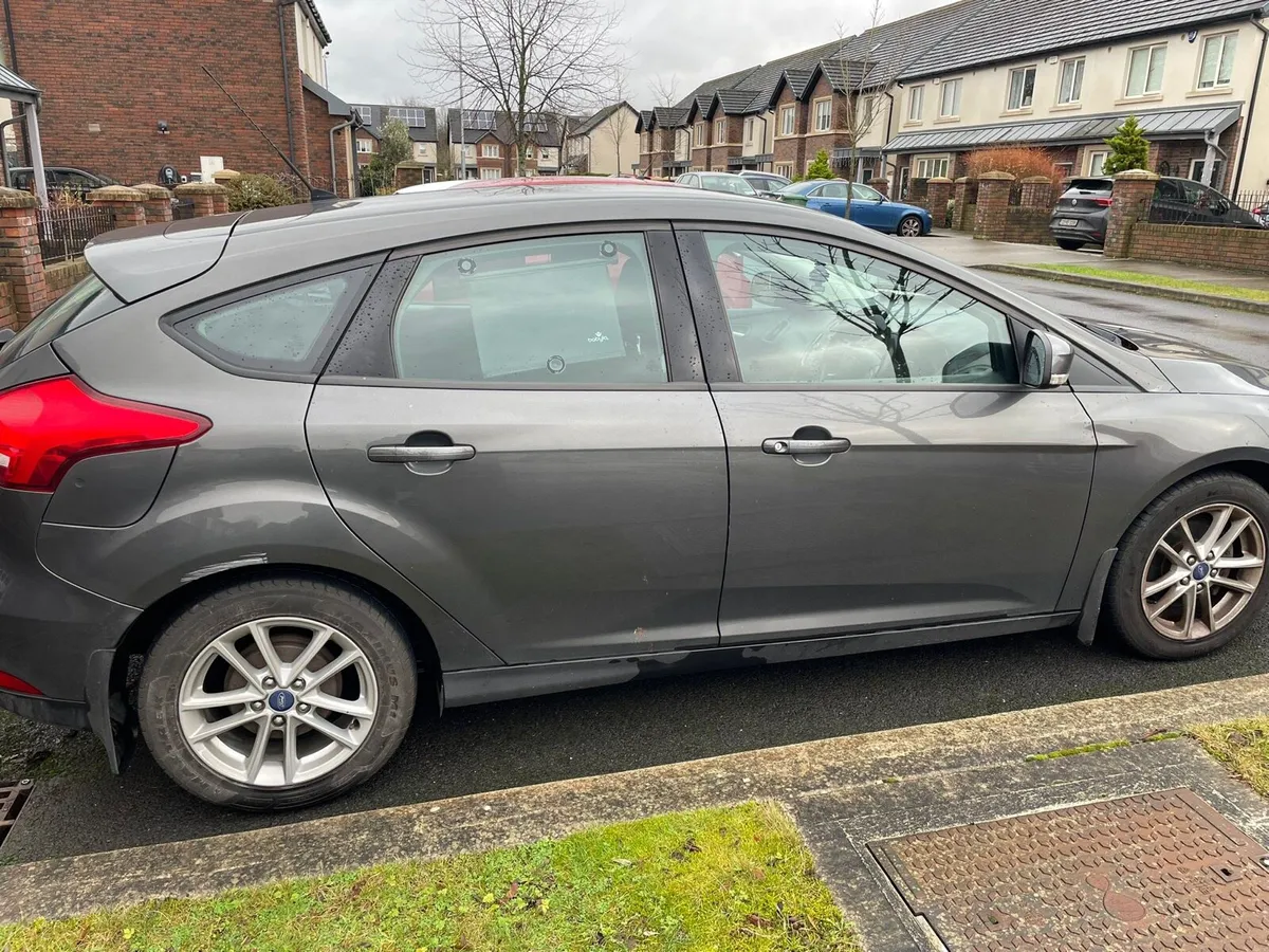 151 Ford focus low mileage. QUICK SALE REQUIRED - Image 4