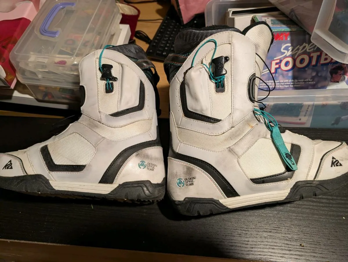 K2 Snowboard Booths Size UK 11 - Image 1