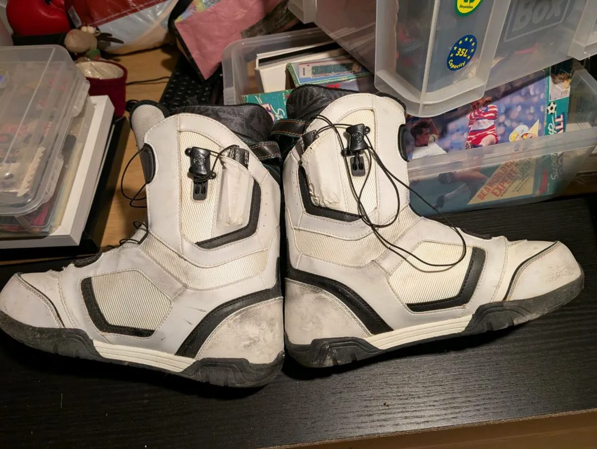 K2 Snowboard Booths Size UK 11 - Image 2