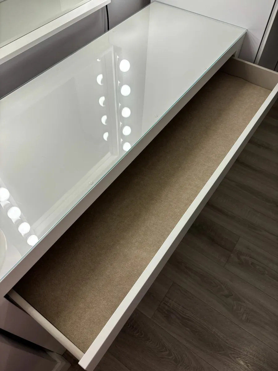 White Dressing Table, Mirror & Vanity Lights - Image 4