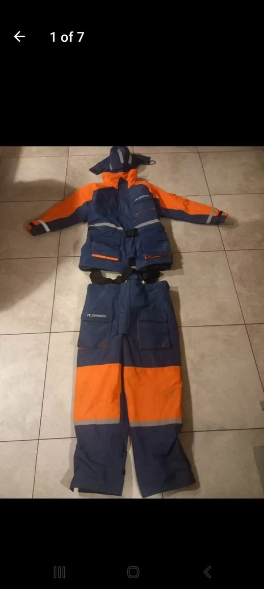 Floatation suit - Image 1